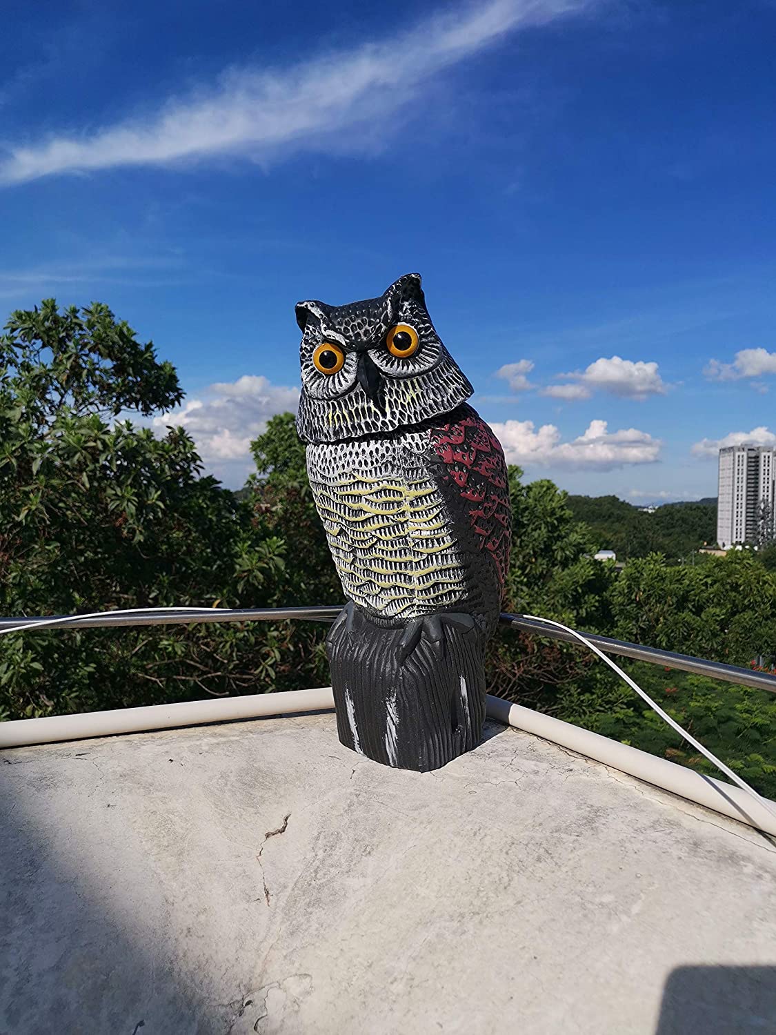 fake owl sculpture with rotating head for outdoor gardens